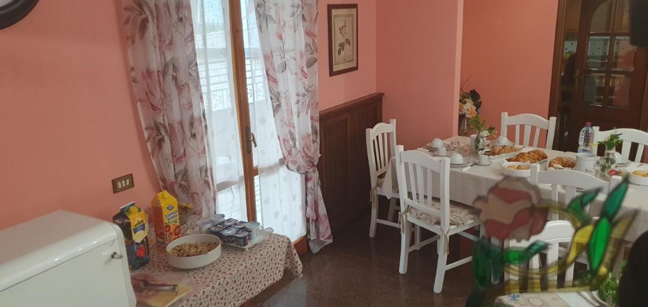 Villa Ferrari Oriella Solignano Nuovo Eksteriør billede